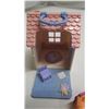 Image 4 : mini toy house and various pet toys