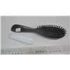 Image 1 : lint brush and shoe horn