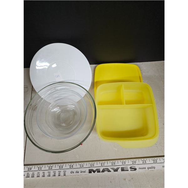 bowl with lid and tupperware lunh container