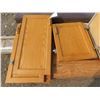 Image 3 : Pallet of Wooden Scrap + 4 matching cabinet doors + 2 dresser drawers