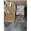 Image 2 : 4 assorted chairs