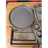 Image 2 : Lot of baking pans - assorted