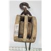 Image 2 : Large Vintage Wooden Block Pulley