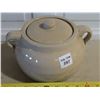 Image 1 : #2 Medalta Bean/lentil pot with lid – Excellent condition