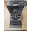 Image 1 : vintage typewriter in case