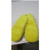 Image 4 : medium pokemon pikachu slippers