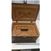 Image 2 : sewing box