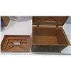 Image 3 : sewing box