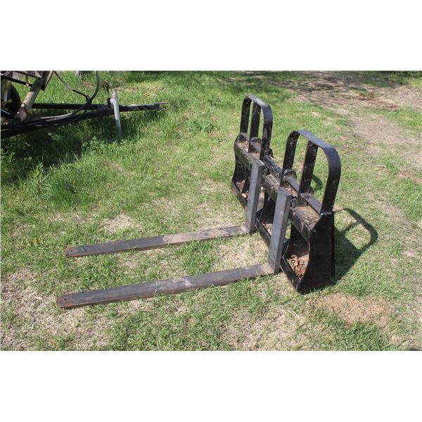 Set of Bobcat forks, 48" VG