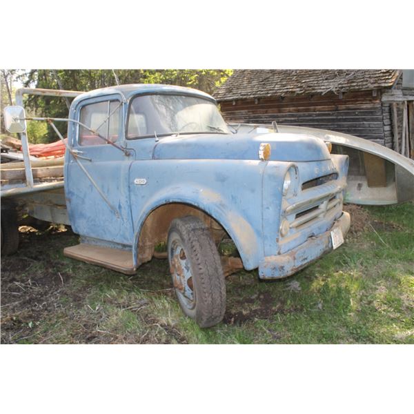 1960s Fargo 400 c/w bale deck c/w hoist (Good body)