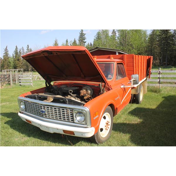 Approx. 1971 Chev Custom 30, Approx. 10' box, V8 4 spd, showing 68,121 miles, #CCE3321119100 (shows
