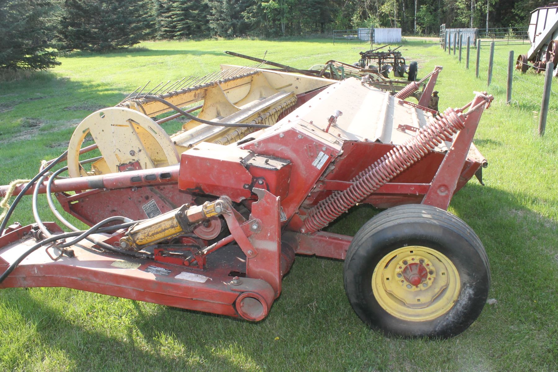 NH 488 hay bind, #661260, shedded, appears not to have done that much ...