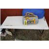 Image 3 : Sleeping bag, Napa bag and Table