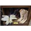 Image 2 : 4- Cowboy boots and shelving unit
