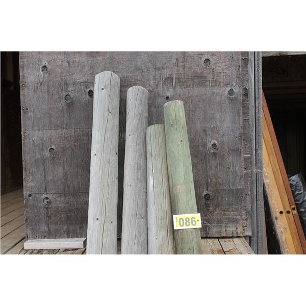 (2) 4 ft saw horses 35"H, ( 4) fence posts.