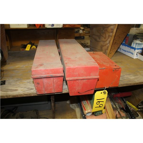 3 Sets of truck flares.