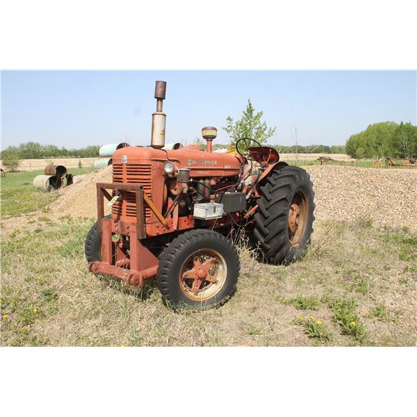 I-H WD6 Tractor (Not running)