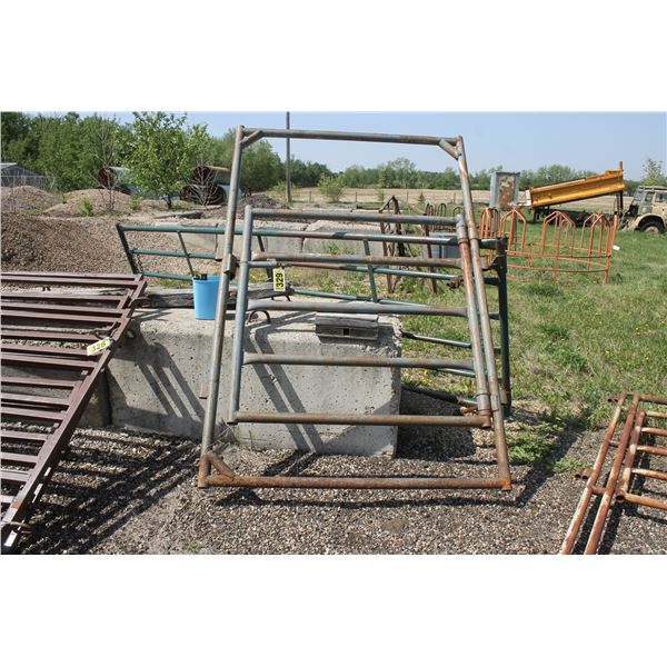 Stock gate approx. 5', 4 opening, 12' gate green.