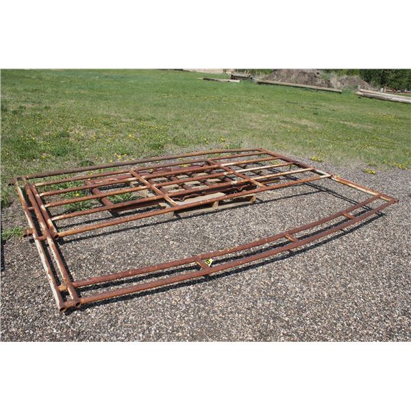 Stock gate approx. 12', and a walk through gate 3'.