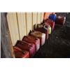 Image 1 : 11 Jerry cans.