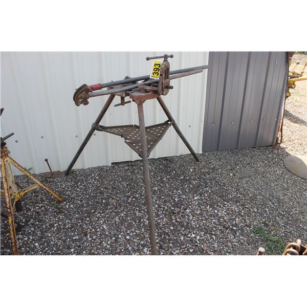 Pipe vice with 2 pipe benders