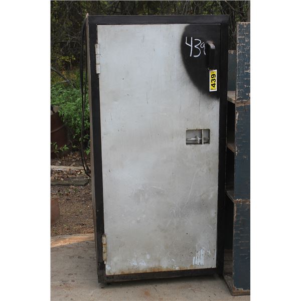 Metal cabinet (30x30x5')