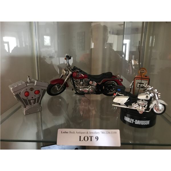 HD Premium Gas Station & Bike Ornament, Red Harley-Davidson Motorcycle & Engine Shaped Remote Contro