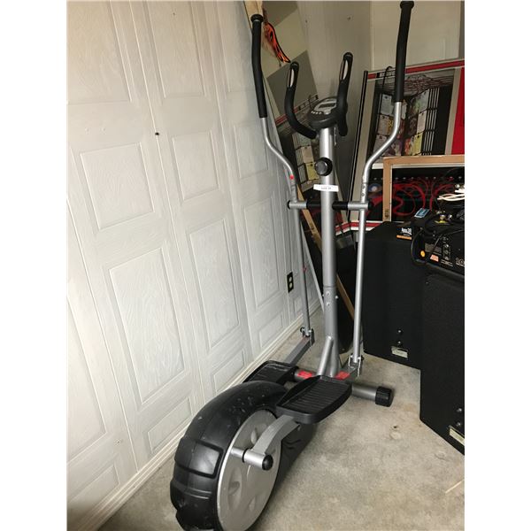 Personal Trainer Fitness Elliptical Machine