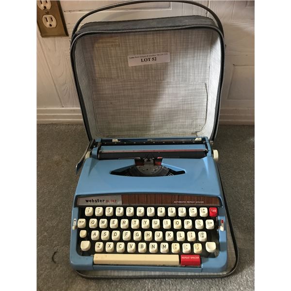 Webster XL-747 Typewriter w Carrying Case