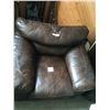 Image 3 : Lg Brown Leather Comfortable Chair