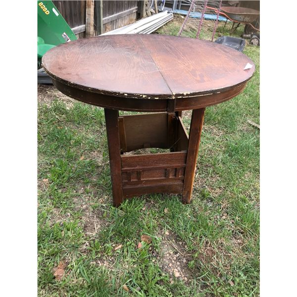 Round Wood Table w Insert (Some Warping)