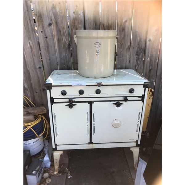 Antique Oven & 5 Galon Sauerkraut Vat