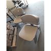 Image 2 : 52 Stacking Chairs