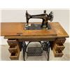 Image 4 : Singer Treadle Sewing Machine