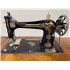 Image 2 : Singer Treadle Sewing Machine