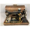 Image 3 : Singer Sewing Machine