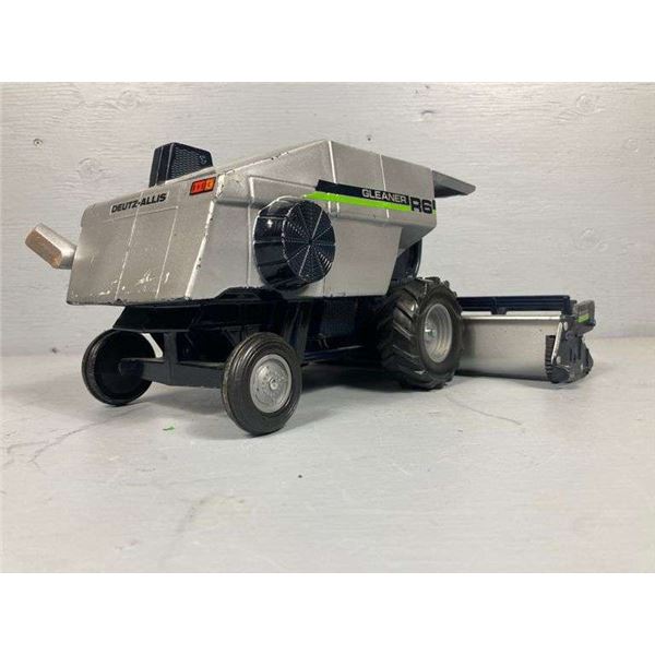 Deutz Allis R6 Gleaner Combine