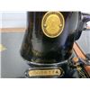 Image 5 : Singer JDO 56774 Sewing Machine w/Hand Crank