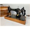 Image 6 : Singer JDO 56774 Sewing Machine w/Hand Crank