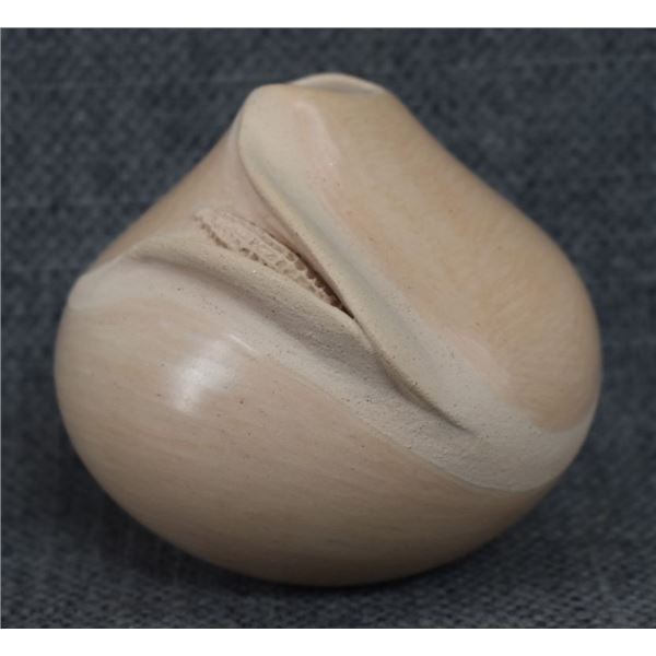 HOPI INDIAN POT (IRIS NAMPEYO)