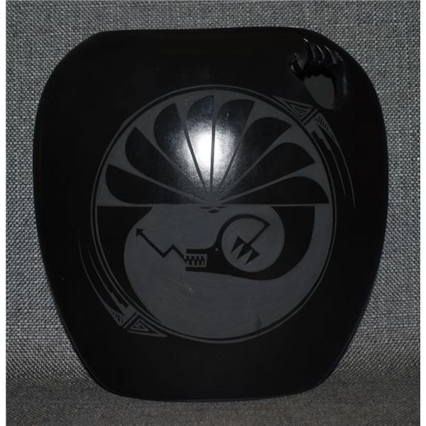 NAVAJO INDIAN POTTERY VASE (ADAKAI)