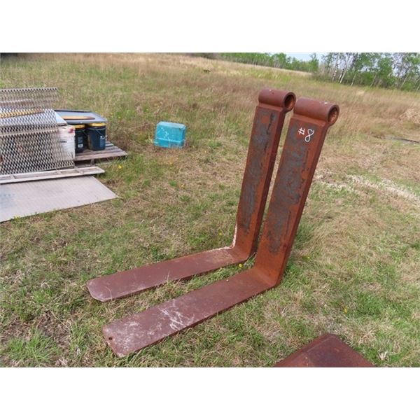 Heavy Duty 4' Forks Off of Wheel Loader