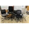 Image 1 : Group of 5 assorted office chairs