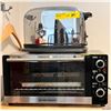 Image 1 : Group of 4 appliances including - Hamilton beach oven, Hamilton beach toaster, electric kettle, Keur