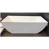 Image 2 : New contemporary white bathtub 66.5in W 31.5in D 23in H) (bidder responsible for removal)