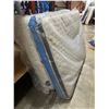 Image 1 : Group of 2 assorted QUEEN mattresses - including KINGSDOWN mattress