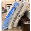 Image 2 : Group of 3 KING mattresses - including Serta mattress