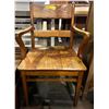 Image 1 : Turn of the century oak arm chair