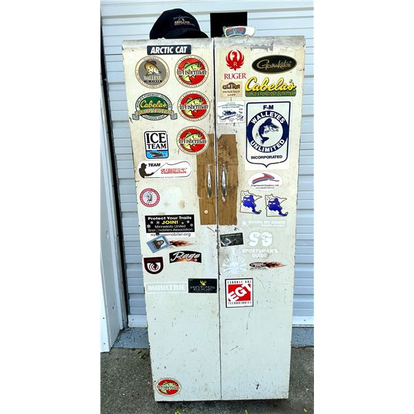 HAT, KNIFE, METAL CABINET