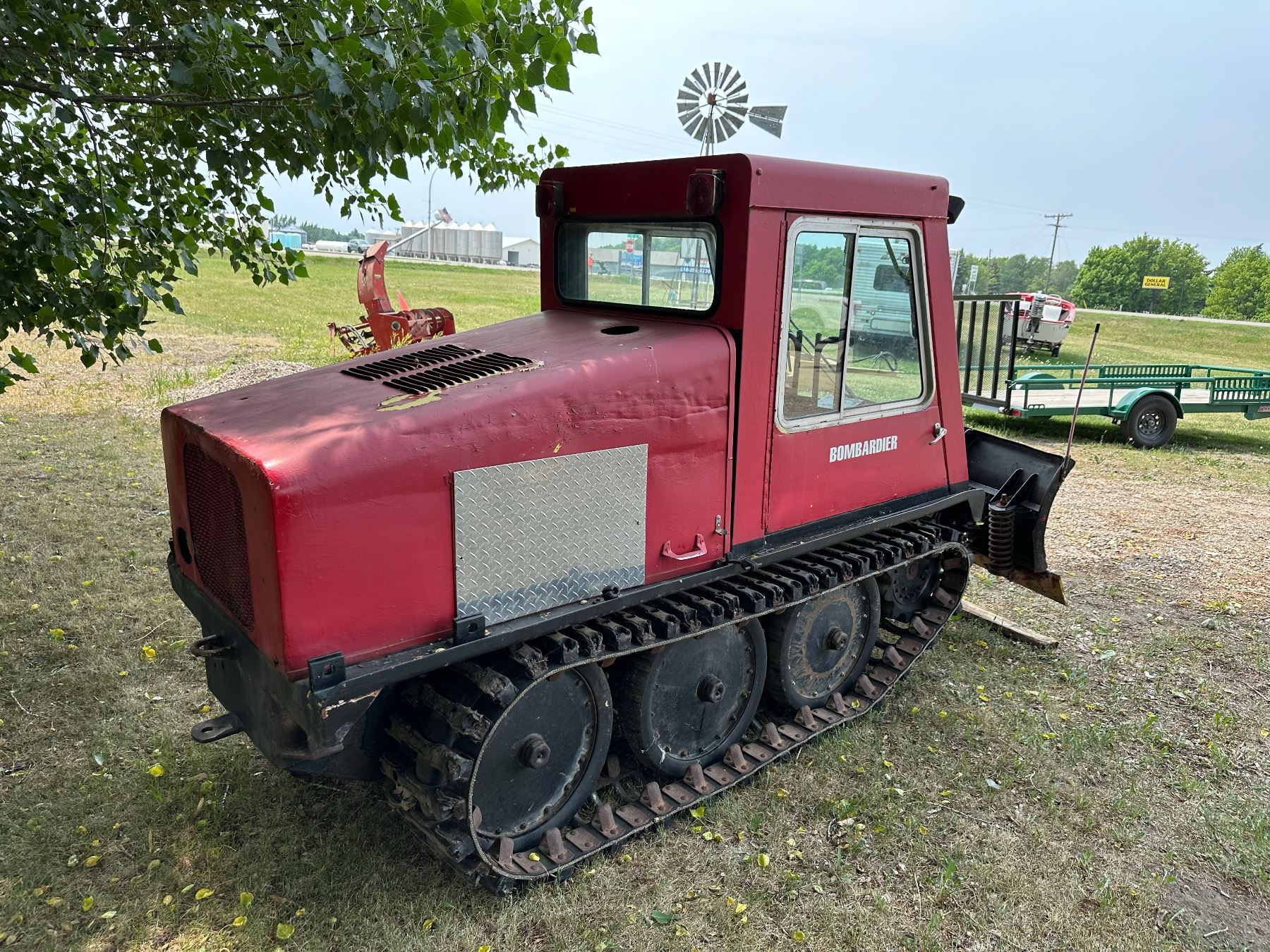 BOMBARDIER SW-48 DA RUBBER TRACK SNOWPLOW MACHINE